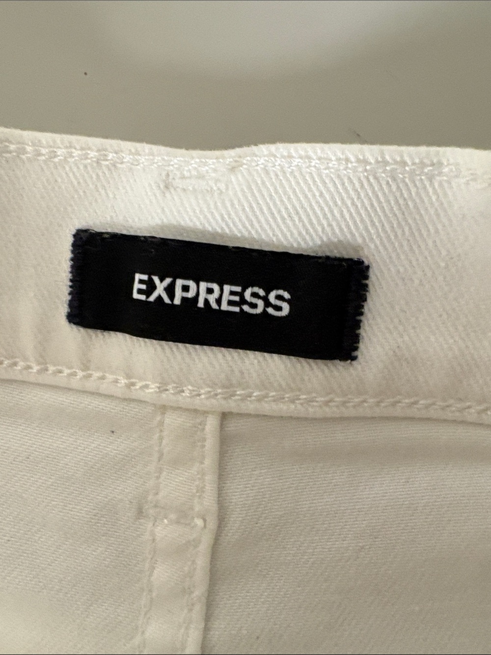Express White Distressed Hise Rise Mom Denim Jean Shorts size 4 - Picture 4 of 8